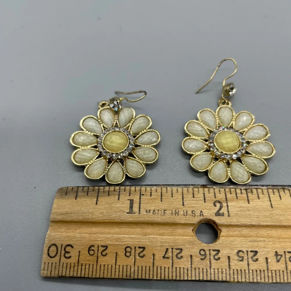 Gold‎ Tone Daisy Flower Drop Earrings Yellow Cats Eye Rhinestone Floral Dangle